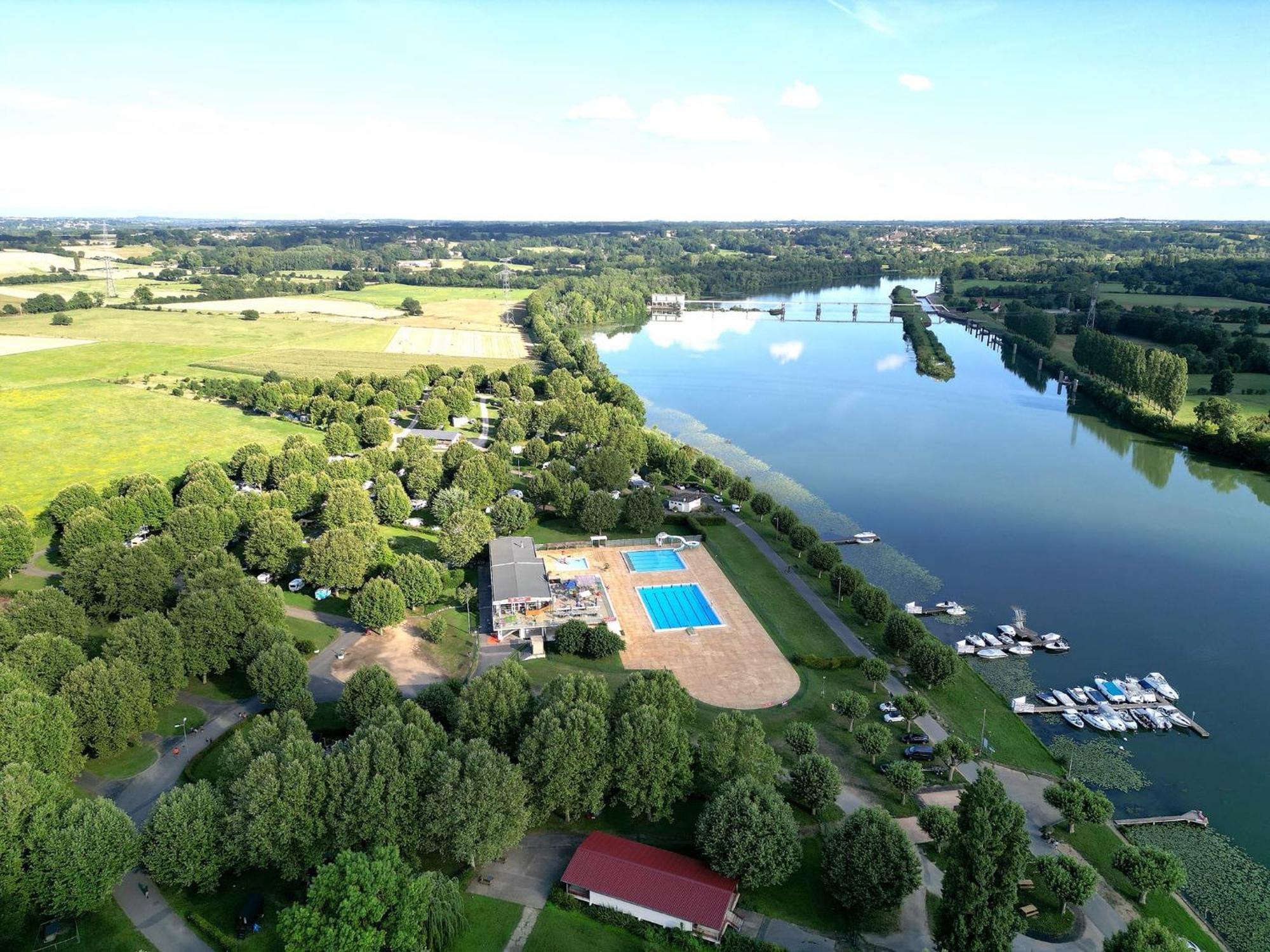 Camping De Thoissey *** Екстер'єр фото