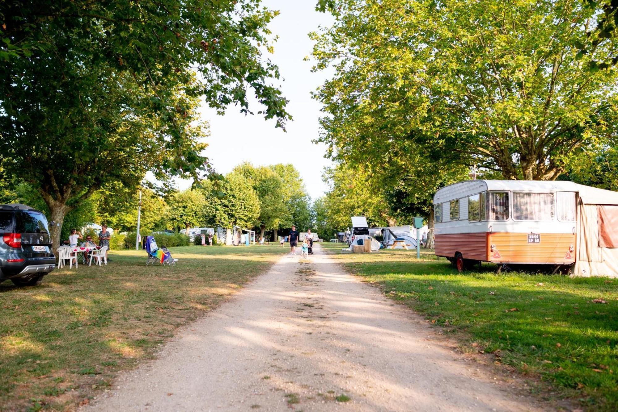 Camping De Thoissey *** Екстер'єр фото